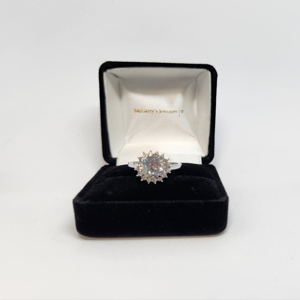 New stylish womens silver flower ring lab diamonds - Picture 2 of 6